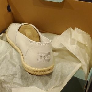 Brand New leather Toms sz 9